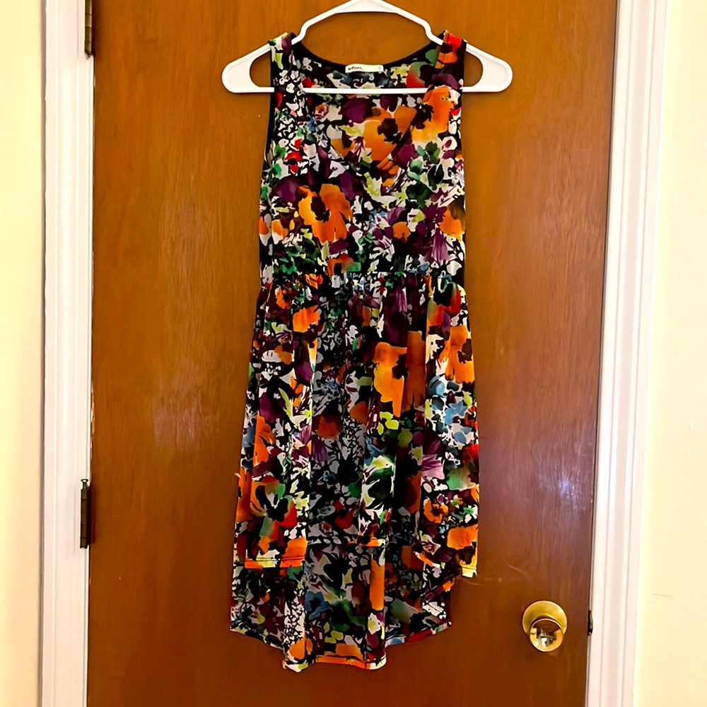 vestido floral bainha enviesada